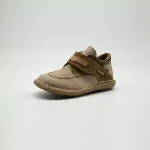 Chaussure Dino en nebuk véritable de couleur beige pour garçon. Vue latérale
