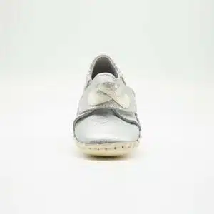 Chausson en cuir véritable gris métalisé et beige. Modèle Birds. Vue de face