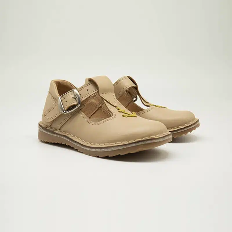 Chaussures en cuir véritable beige. Modèle SANDRA. paire