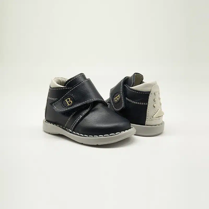 Chaussures en cuir véritable bleu Blanc. Modèle Bacio. Paire