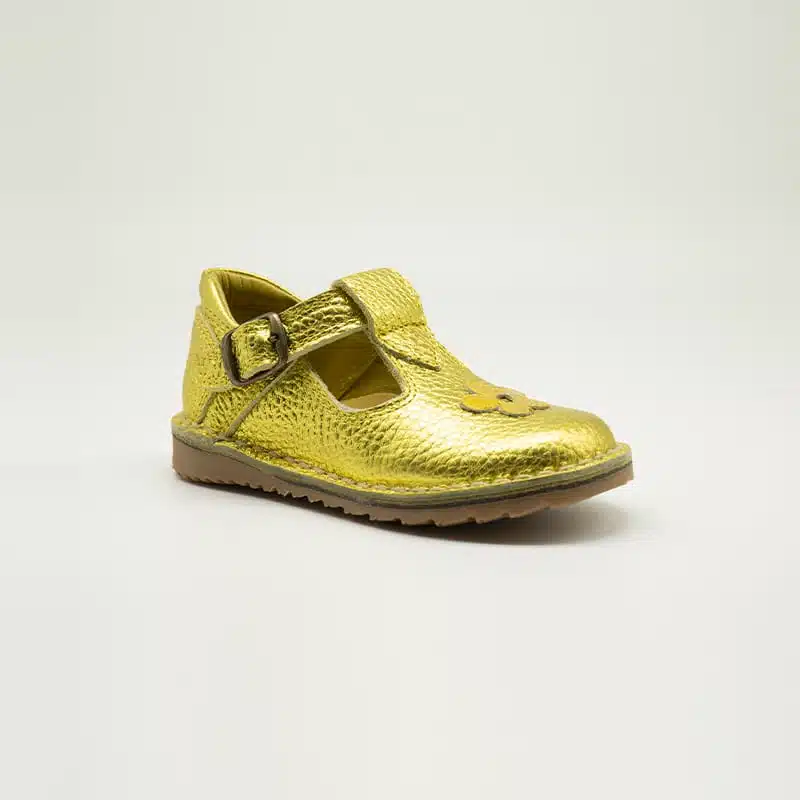 Chaussures en cuir véritable doré.Modèle SANDRA. Vue de côté