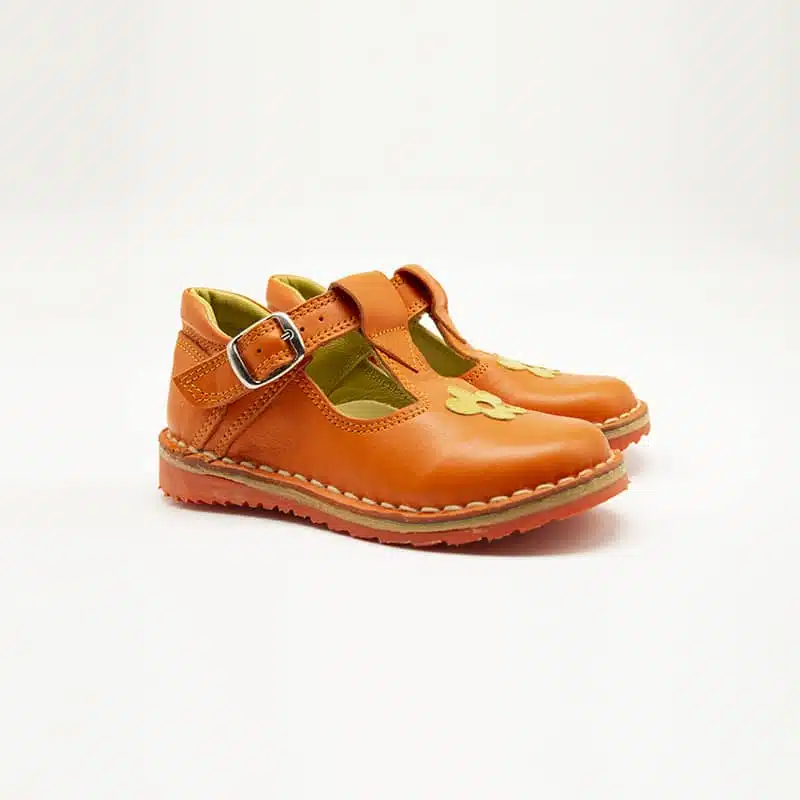 Chaussures en cuir véritable orange. Modèle SANDRA. paire