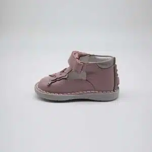 Chaussures en cuir véritable rose. Modèle Sweety. Vue de côté 1