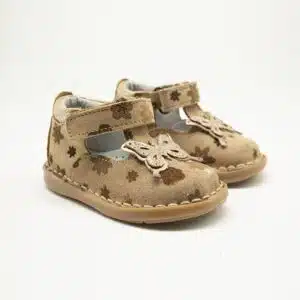 Chaussures en nebuk véritable beige fleuri. Modèle Sweety. Paire