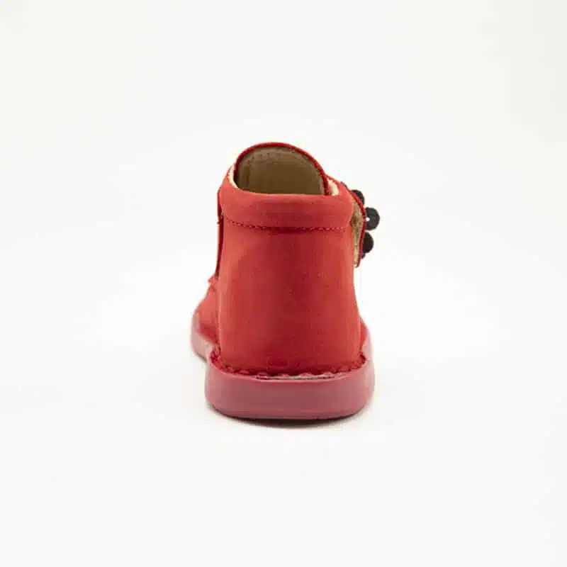 Chaussures en nebuk véritable rouge. Modèle FLOWER. derrière
