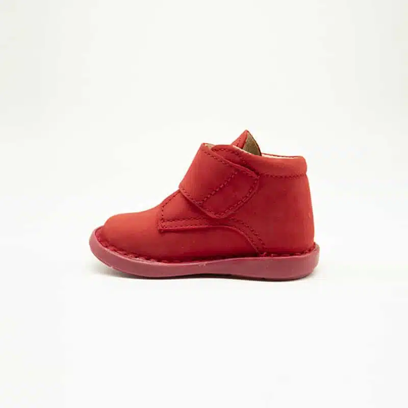 Chaussures en nebuk véritable rouge. Modèle FLOWER. latéral