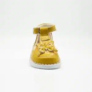 Sandale Baby en cuir véritable jaune. Modèle Baby. Vue de face