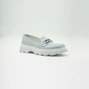 Chaussures en cuir véritable bleu ciel. Modèle Raffaella. Vue de côté