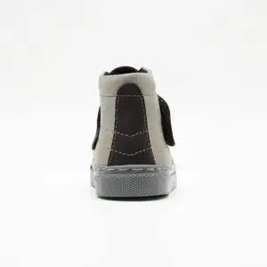 Chaussures en nebuk naturel gris et marron. Modèle Benny. Vue de derrière