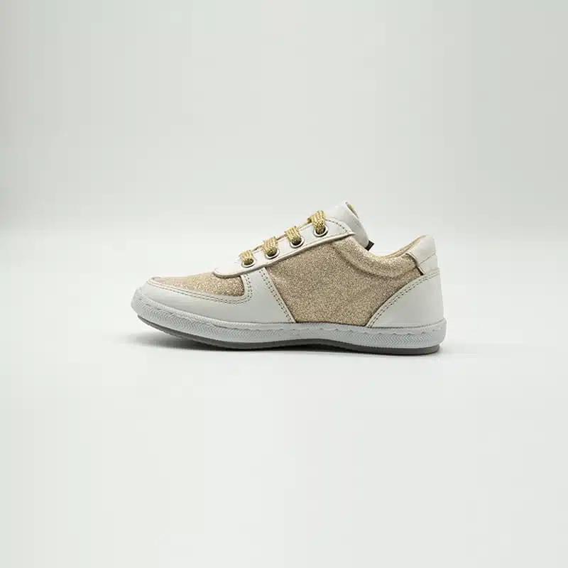 Espadrille en cuir véritable blanc et doré. Modèle Chic. Vue de côté 2